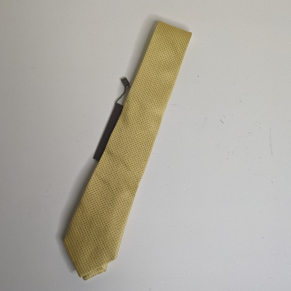 Micheal kors yellow silk tie NWT (#36) (p)